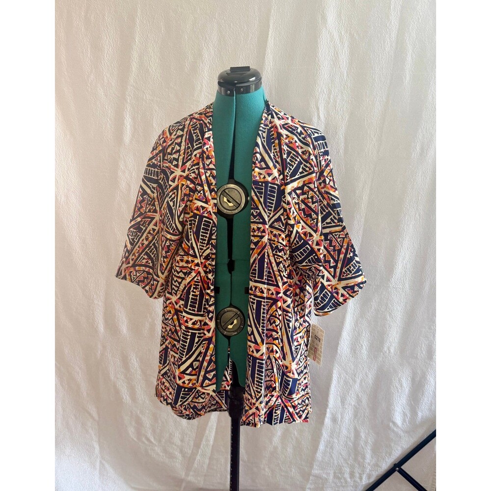 NWT Lularoe Lindsay top size small. Brand new with tags.